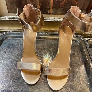 Gold metallic strappy Heels NEW